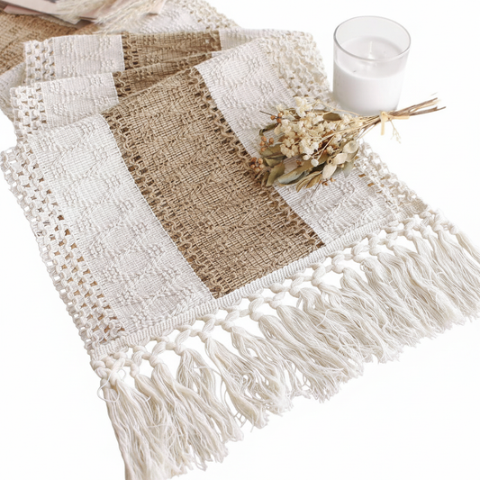 Camino de mesa con fondo blanco